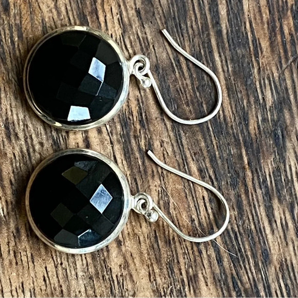 Sterling silver black circle earrings - Picture 4 of 10
